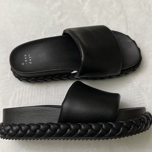 Women’s sandals size 8